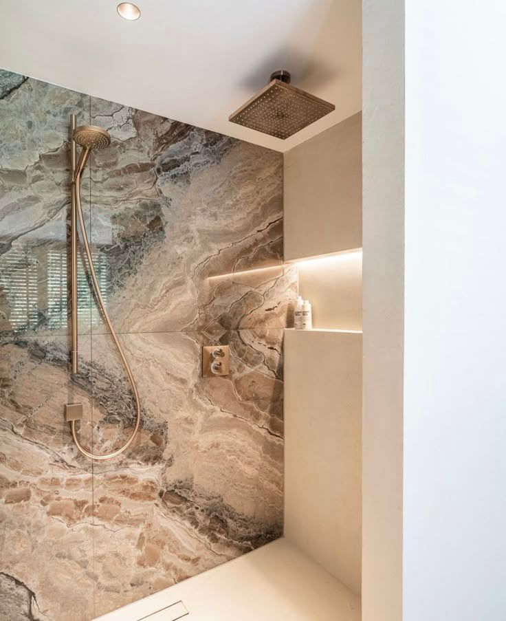 Grifería premium y piedra natural